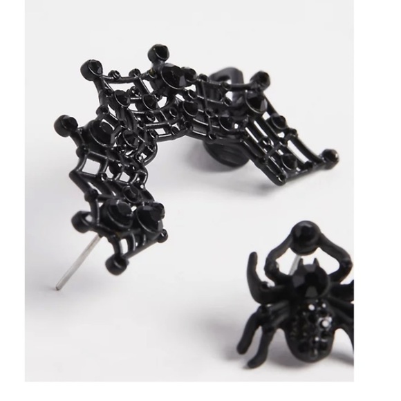 FREE WITH $100 PURCHASE TORRID NWT WEB AND STUD EAR CUFF - Picture 3 of 6